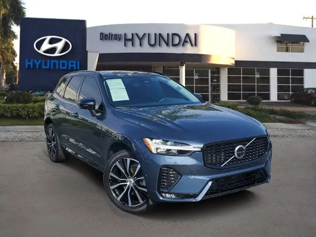 2023 Volvo XC60 B5 Plus Dark Theme