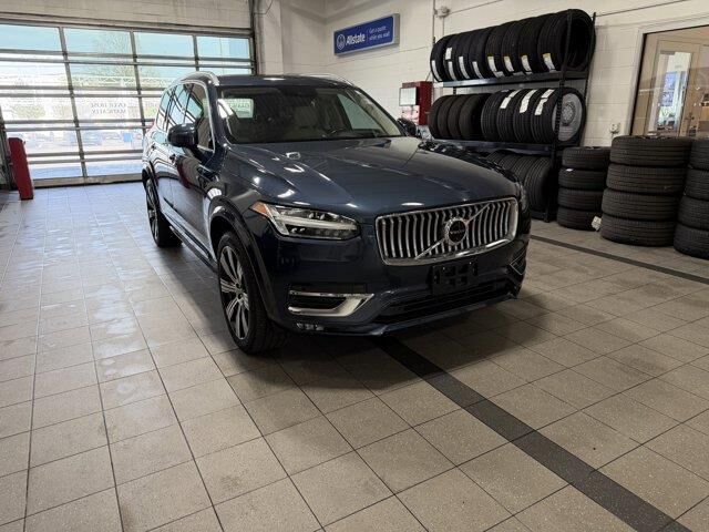 2023 Volvo XC60 B5 Ultimate Bright Theme — photo 1 of 13