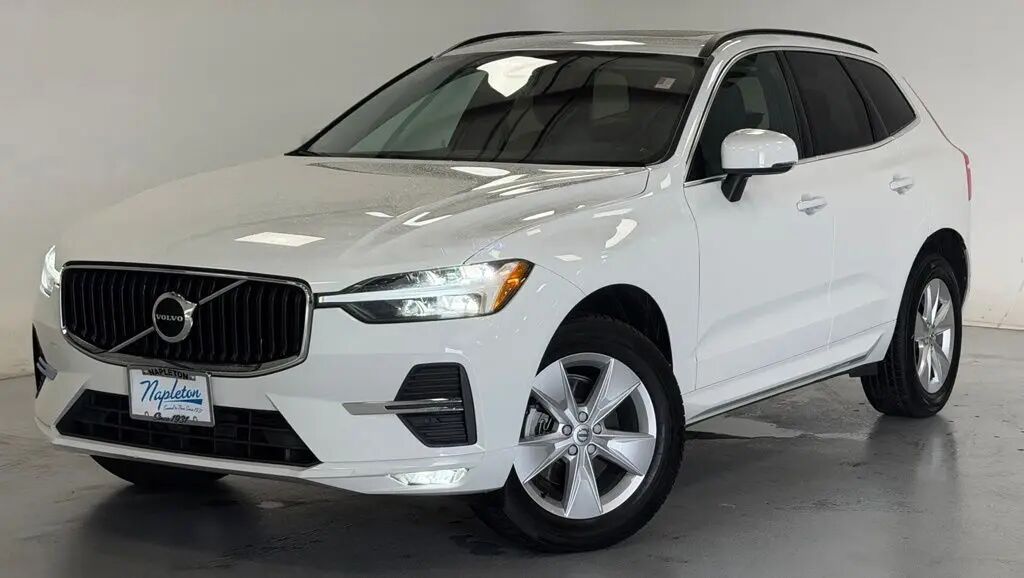 2022 Volvo XC60 B5 Momentum — photo 1 of 13
