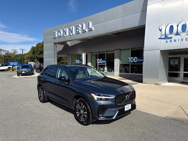 2024 Volvo XC60 B5 Core Dark Theme