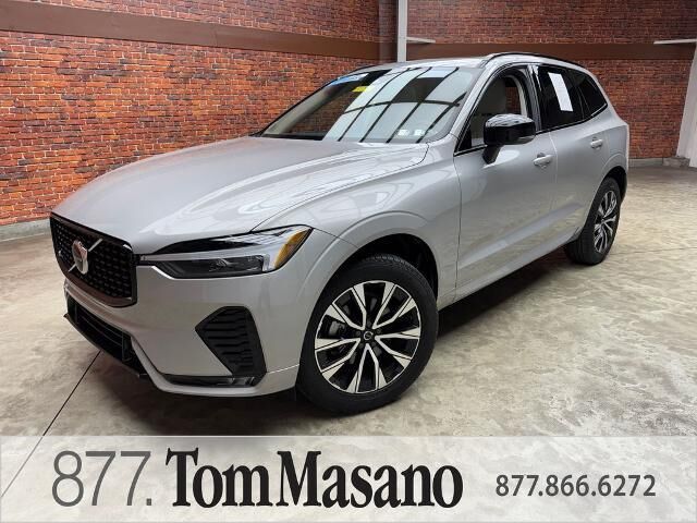 2024 Volvo XC60 B5 Core Dark Theme