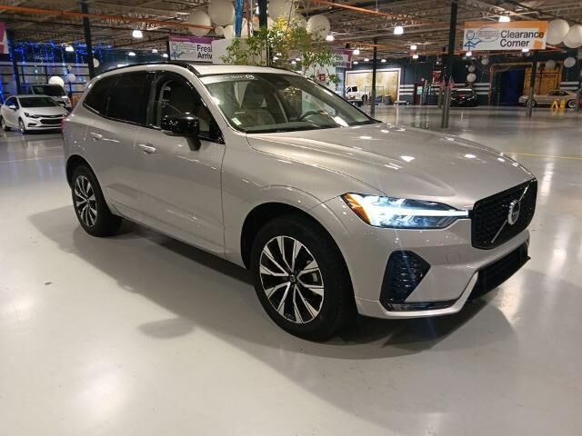 2024 Volvo XC60 B5 Core Dark Theme