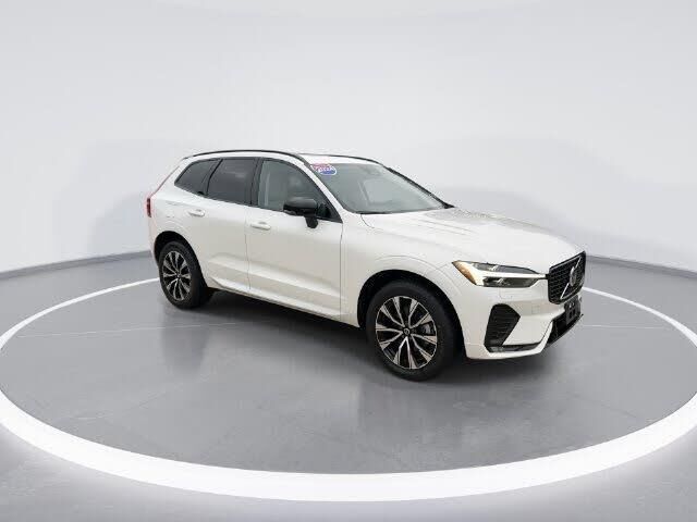 2024 Volvo XC60 B5 Core Dark Theme
