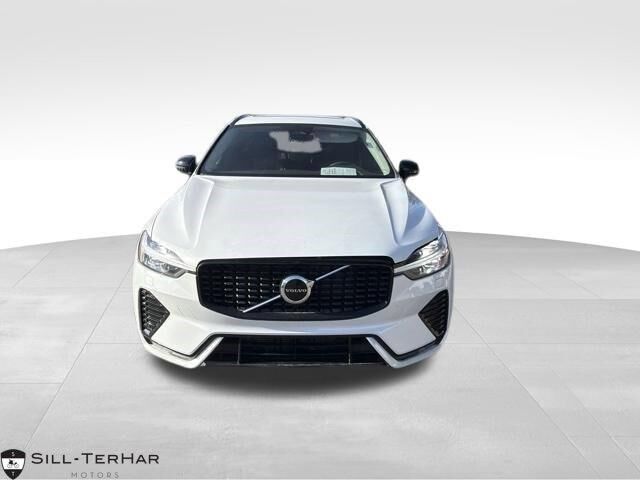 2024 Volvo XC60 B5 Core Dark Theme