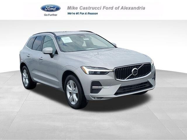 2022 Volvo XC60 B5 Momentum — photo 1 of 13