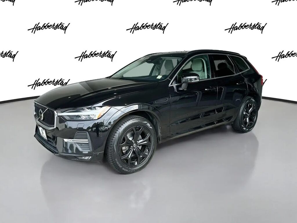 2022 Volvo XC60 B5 Momentum — photo 1 of 13