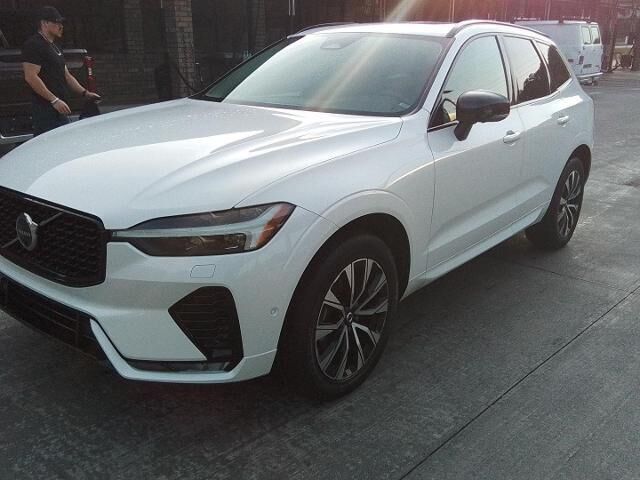 2024 Volvo XC60 B5 Plus Dark Theme — photo 1 of 13