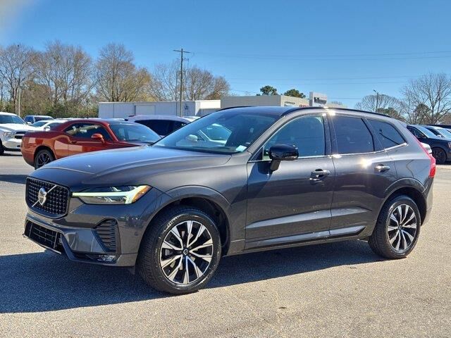 2023 Volvo XC60 B5 Plus Dark Theme — photo 1 of 15
