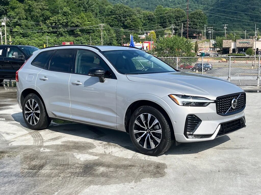 2024 Volvo XC60 B5 Plus Dark Theme — photo 1 of 14