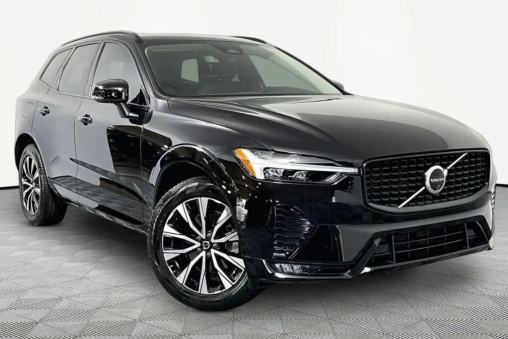 2024 Volvo XC60 B5 Plus Dark Theme — photo 1 of 39