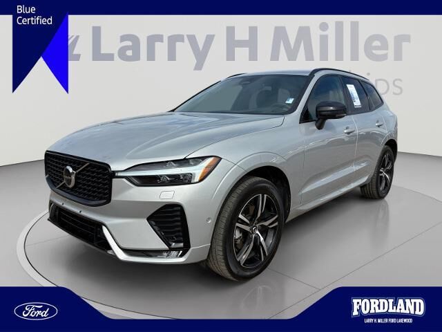 2022 Volvo XC60 B5 R-Design