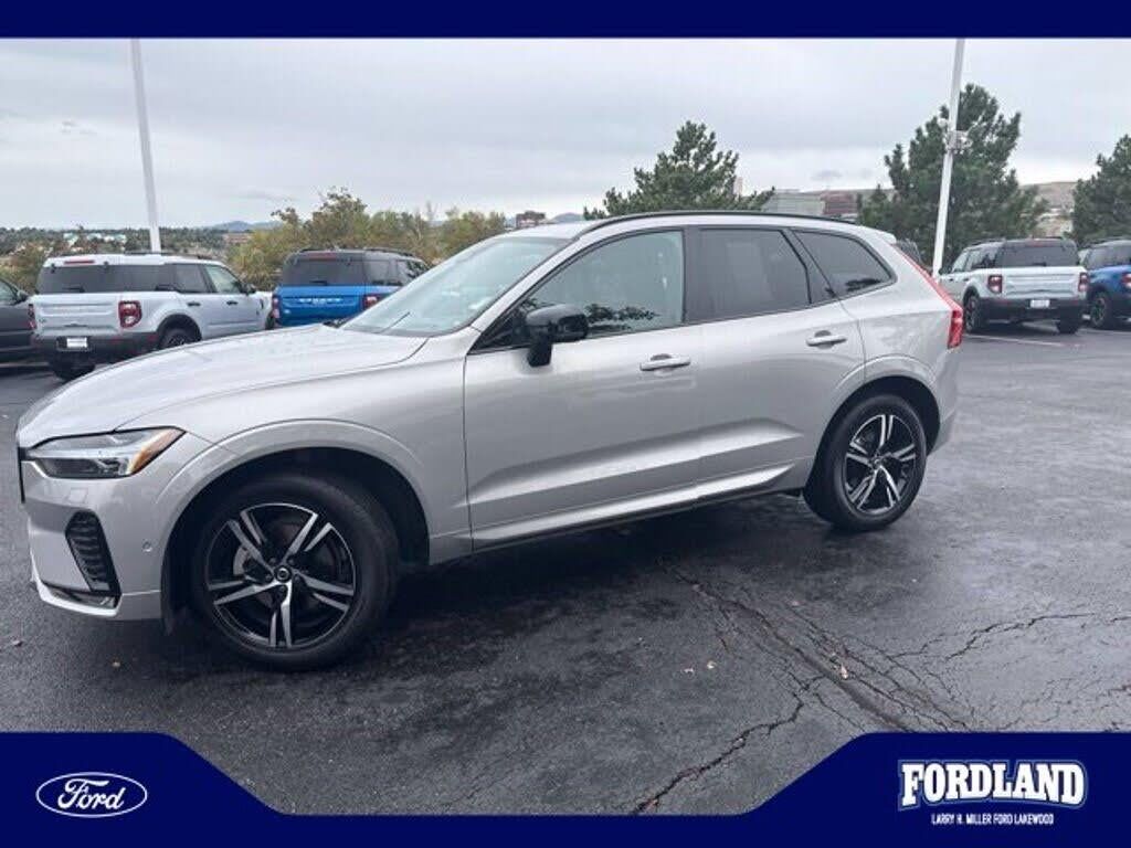 2022 Volvo XC60 B5 R-Design — photo 1 of 1