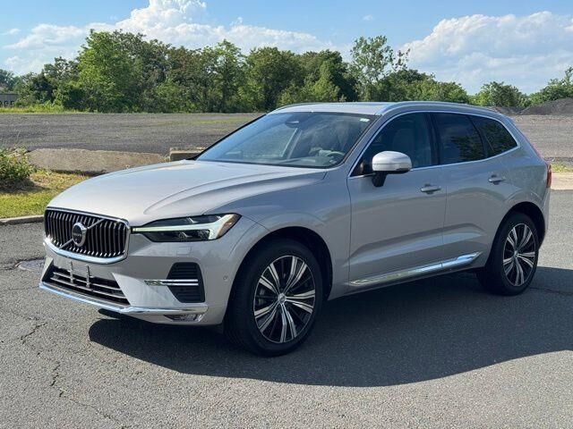 2023 Volvo XC60 B5 Plus Bright Theme