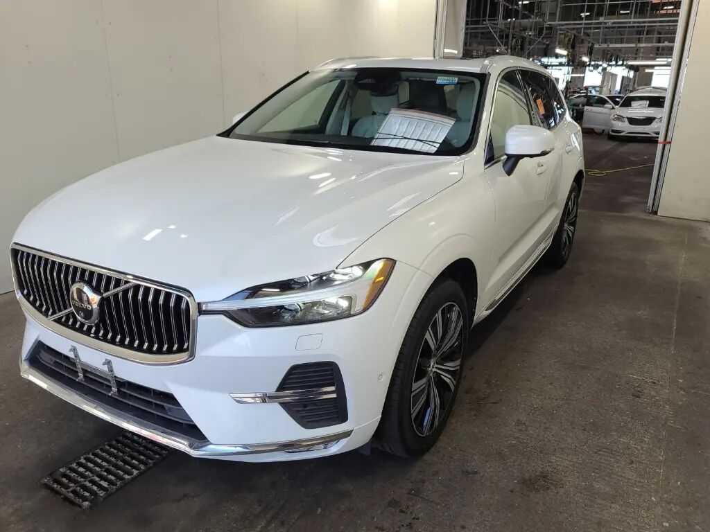 2023 Volvo XC60 B5 Plus Bright Theme — photo 1 of 52
