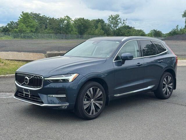 2023 Volvo XC60 B5 Plus Bright Theme