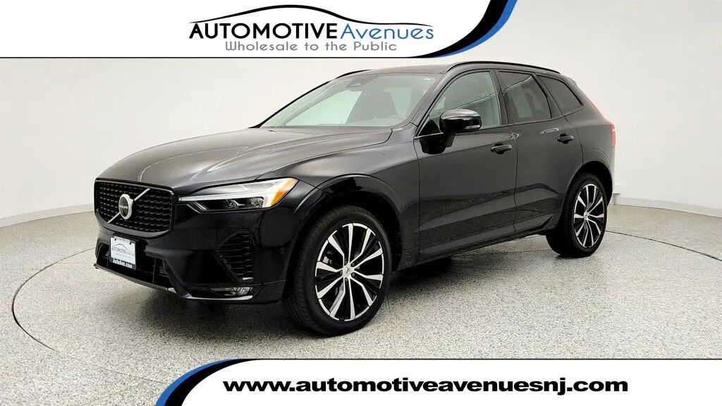 2023 Volvo XC60 B5 Plus Dark Theme — photo 1 of 26