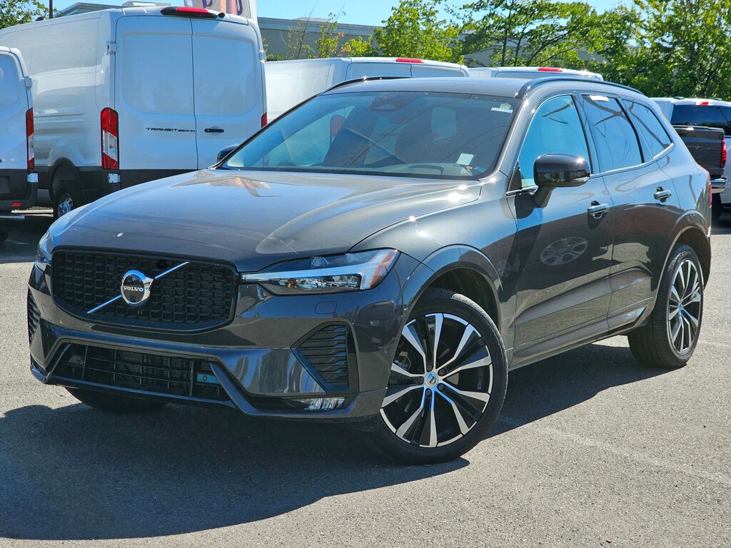 2023 Volvo XC60 B5 Plus Dark Theme — photo 1 of 13
