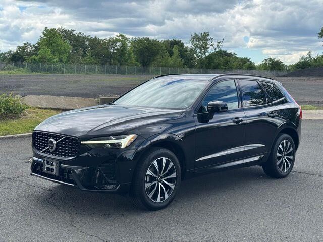 2023 Volvo XC60 B5 Plus Dark Theme