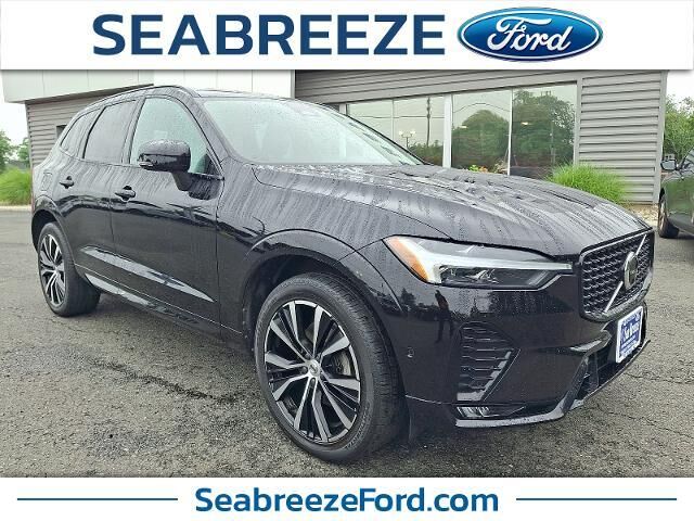 2023 Volvo XC60 B5 Ultimate Dark Theme