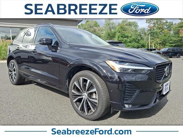 2023 Volvo XC60 B5 Ultimate Dark Theme