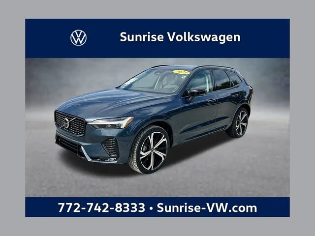 2023 Volvo XC60 B5 Ultimate Dark Theme