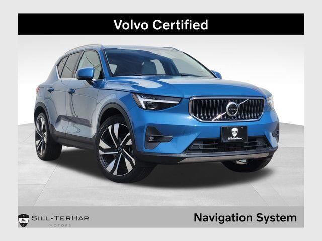 2023 Volvo XC40 B5 Ultimate Bright Theme