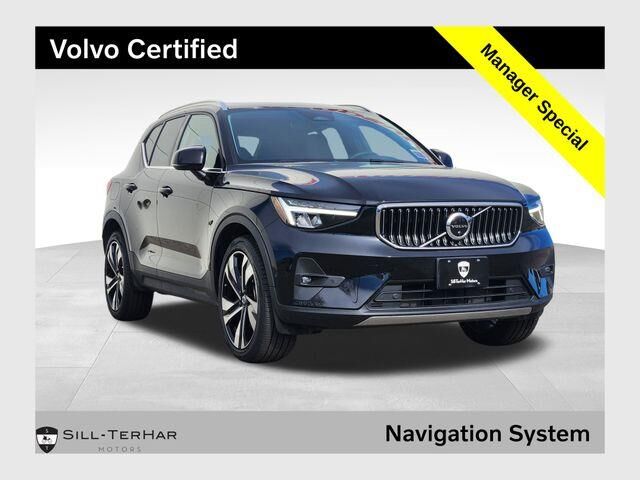 2023 Volvo XC40 B5 Ultimate Bright Theme