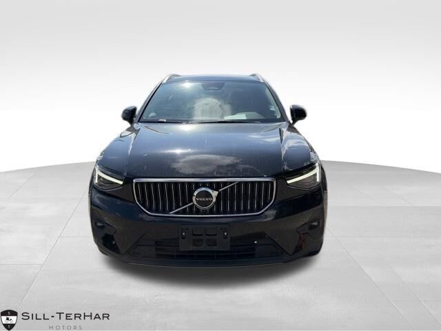 2023 Volvo XC40 B5 Ultimate Bright Theme