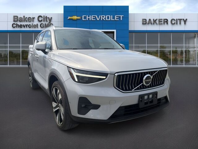 2023 Volvo XC40 B5