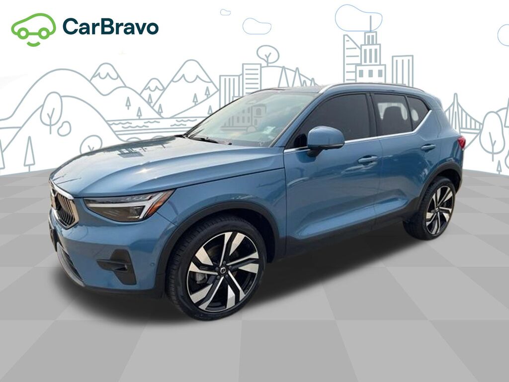 2023 Volvo XC40 B5 Ultimate Bright Theme — photo 1 of 6