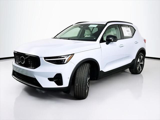 2026 Volvo XC40 B5 Plus — photo 1 of 13