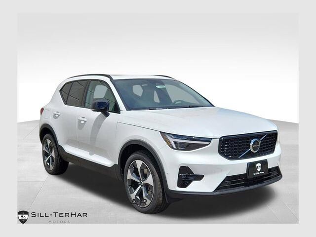 2026 Volvo XC40 B5 Plus