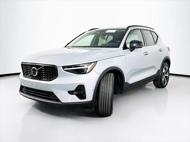2026 Volvo XC40 B5 Plus