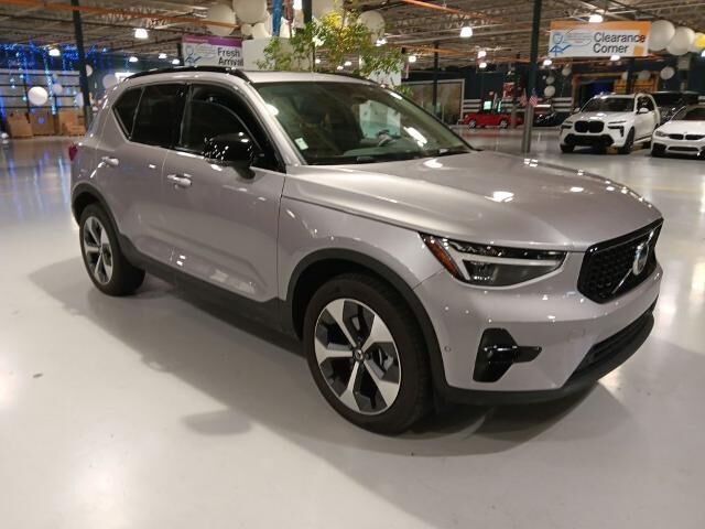 2026 Volvo XC40 B5 Plus — photo 1 of 13