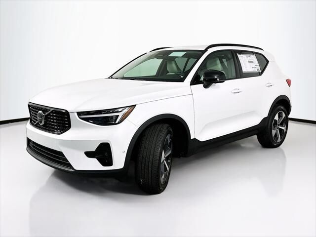 2026 Volvo XC40 B5 Plus — photo 1 of 13