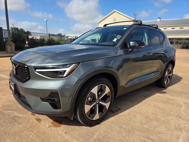 2026 Volvo XC40 B5 Plus