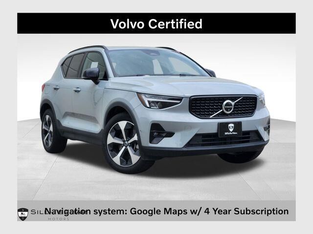 2025 Volvo XC40 B5 Plus Dark Theme
