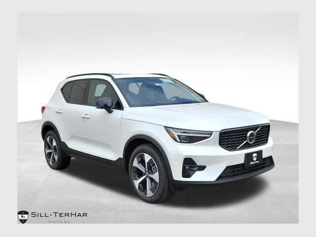2026 Volvo XC40 B5 Plus