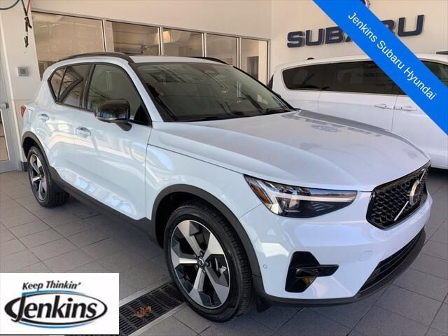 2026 Volvo XC40 B5 Plus