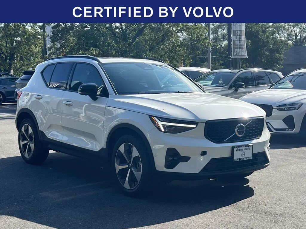 2026 Volvo XC40 B5 Plus — photo 1 of 24
