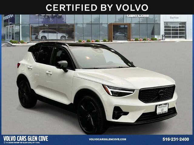 2026 Volvo XC40 B5 Ultra Black Edition