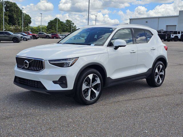 2024 Volvo XC40 Plus Bright Theme