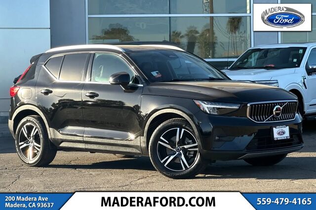 2023 Volvo XC40 B5 Plus Bright Theme