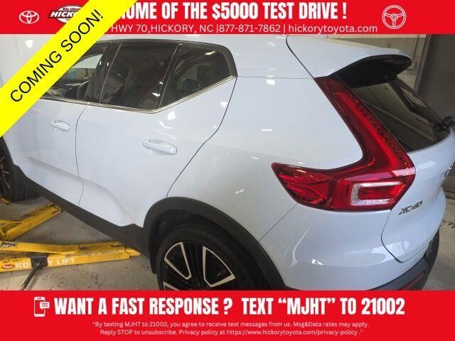 2024 Volvo XC40 B5 Plus Bright Theme