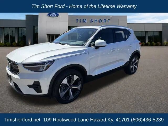 2024 Volvo XC40 B5 Plus Bright Theme