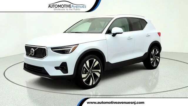2024 Volvo XC40 B5 Plus Bright Theme