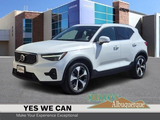 2024 Volvo XC40 B5 Plus Bright Theme