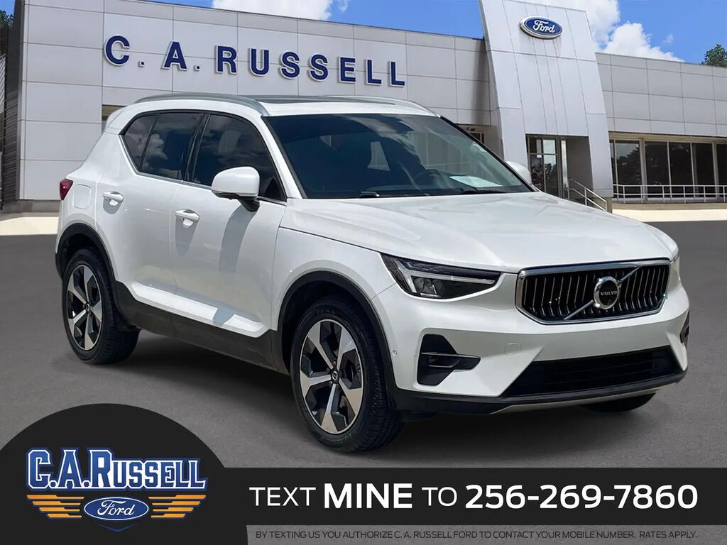 2024 Volvo XC40 B5 Plus Bright Theme — photo 1 of 13