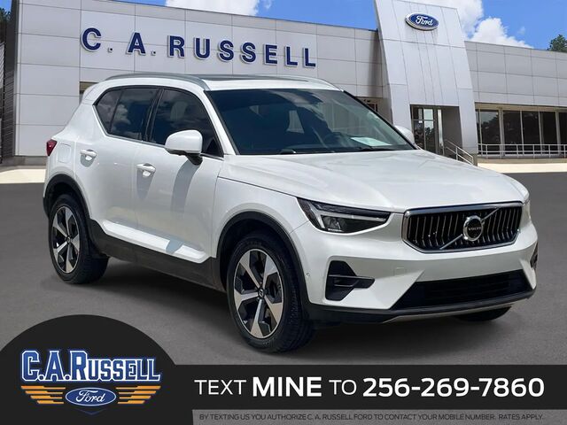 2024 Volvo XC40 B5 Plus Bright Theme