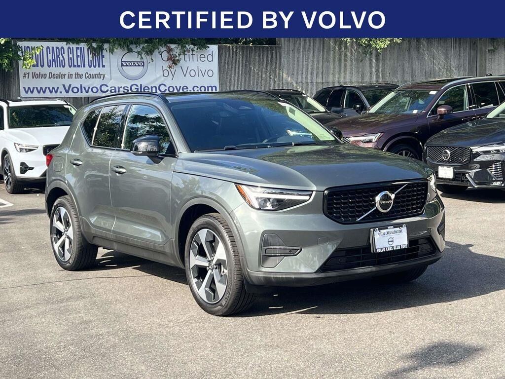2026 Volvo XC40 B5 Core — photo 1 of 49